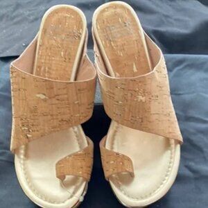 Donald J. Pliner Stylish Tan Women's Wedge Sandals Size: 8.5 p